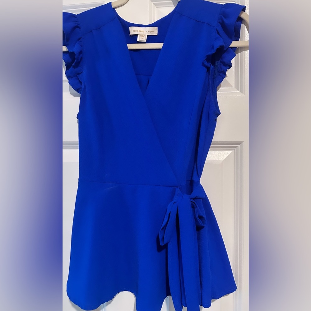 Blue summer blouse with puffy sleeve, size M. Used like new.
